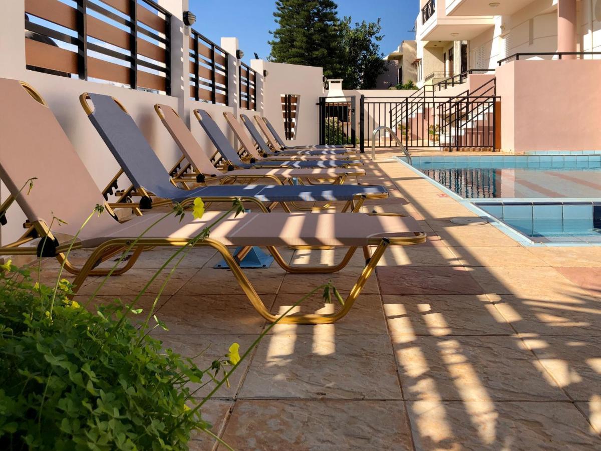 Nirevel Apartments Gúvesz Kültér fotó