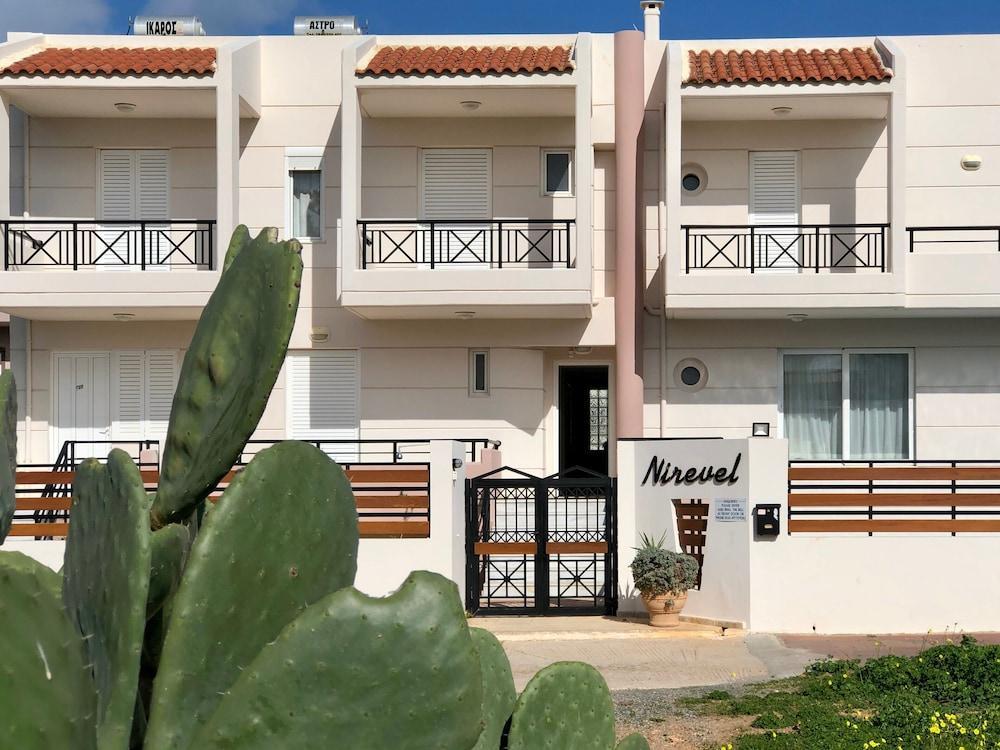 Nirevel Apartments Gúvesz Kültér fotó